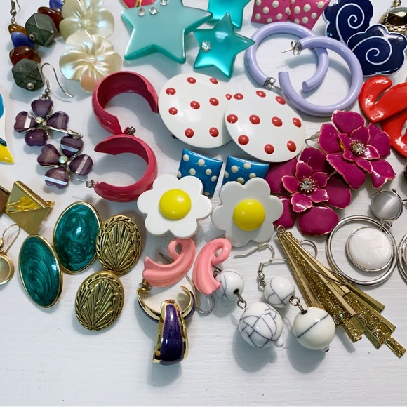 Vintage Pierced Earring Lot - 40 pairs - Picture 4 of 7